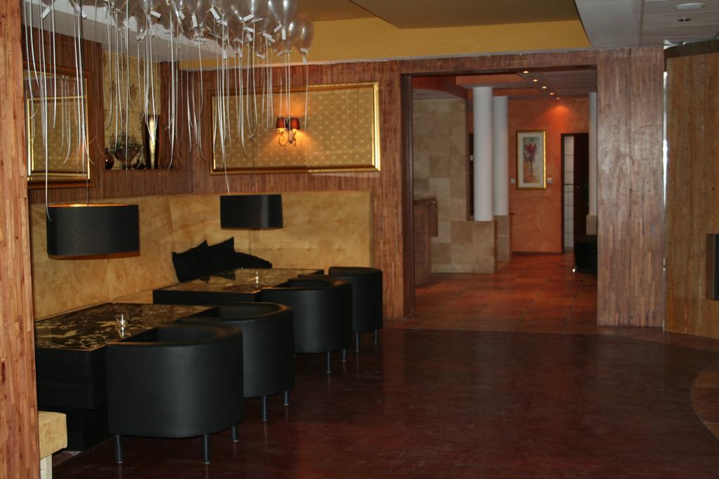 Hotel Tenishouse Marki  Kültér fotó