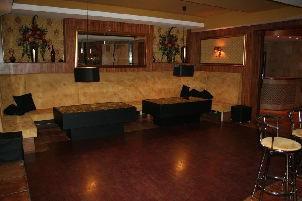 Hotel Tenishouse Marki  Kültér fotó