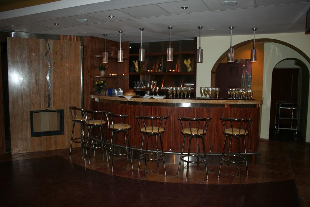 Hotel Tenishouse Marki  Kültér fotó