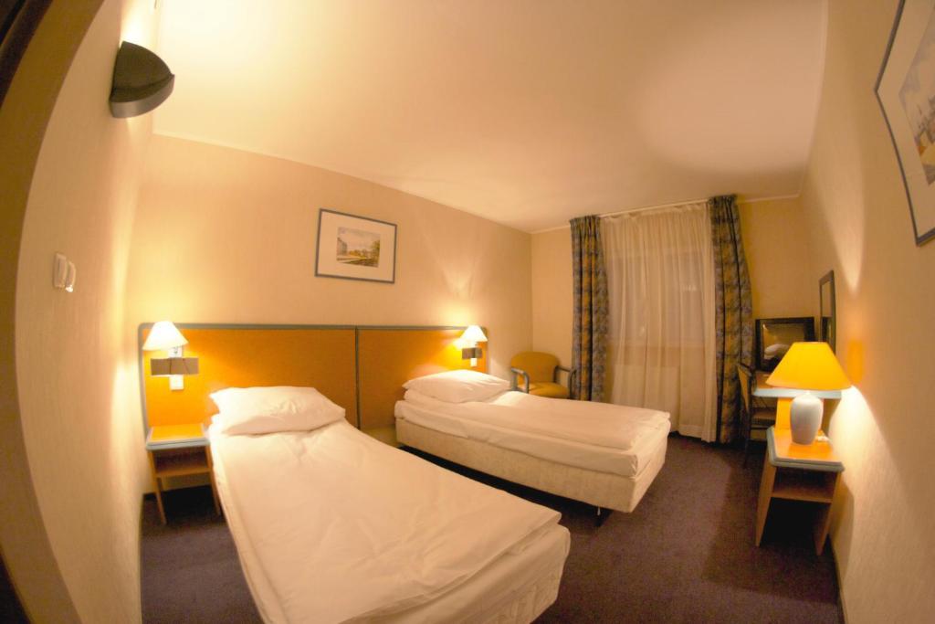 Hotel Tenishouse Marki  Szoba fotó